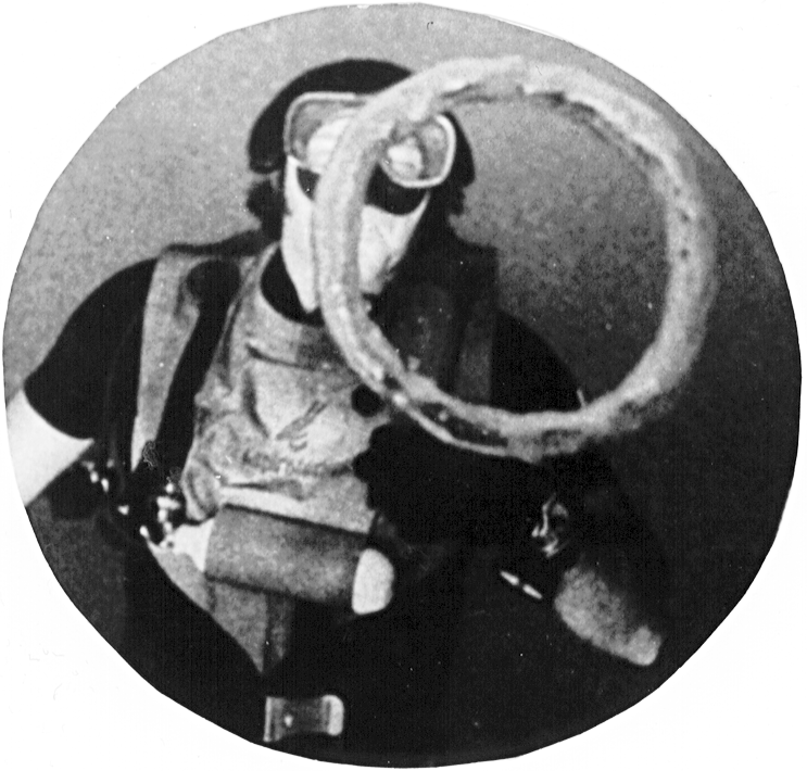 Diver blowing a Circlon shaped bubble